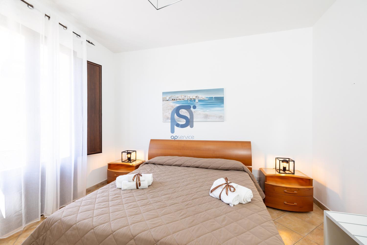 Ni Ni Apartments - Self Check In Чефалу Экстерьер фото