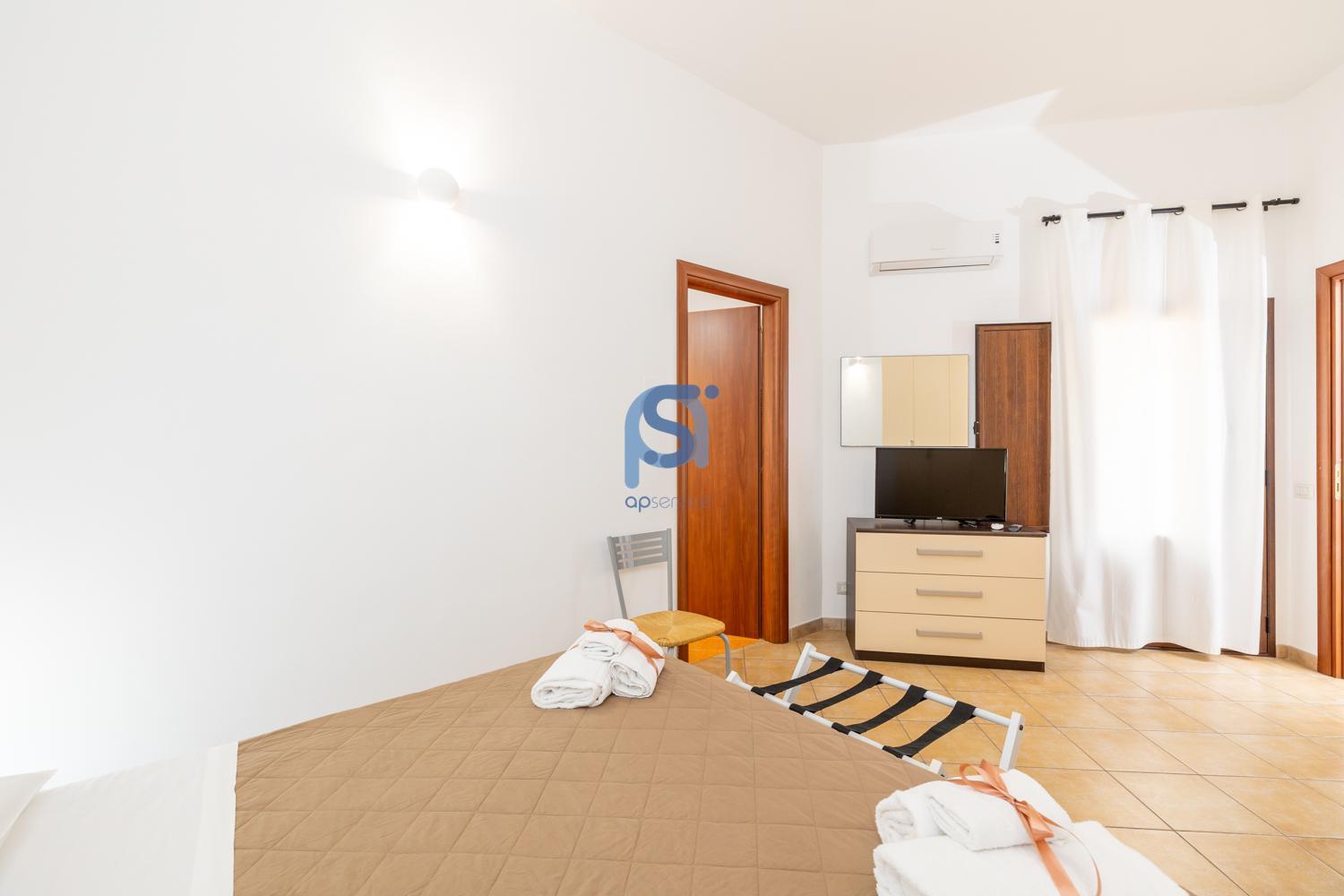 Ni Ni Apartments - Self Check In Чефалу Экстерьер фото