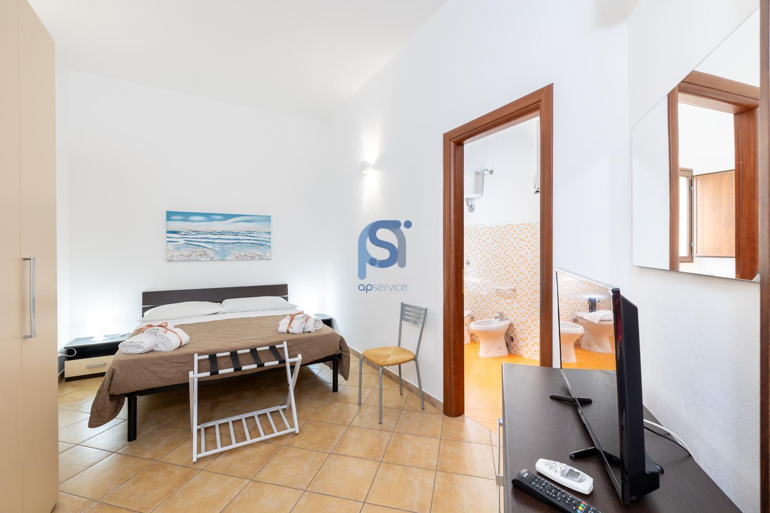 Ni Ni Apartments - Self Check In Чефалу Экстерьер фото