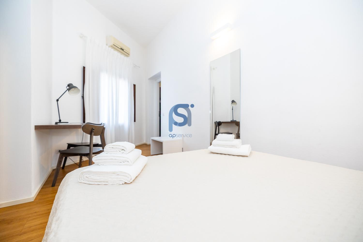 Ni Ni Apartments - Self Check In Чефалу Экстерьер фото